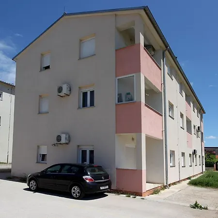 Ben Διαμέρισμα